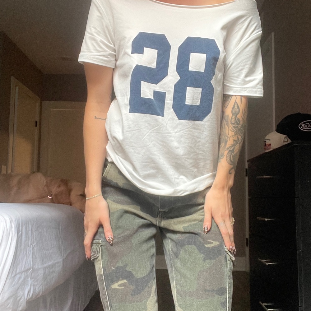 Off the shoulder T-Shirt with Blue Number 28